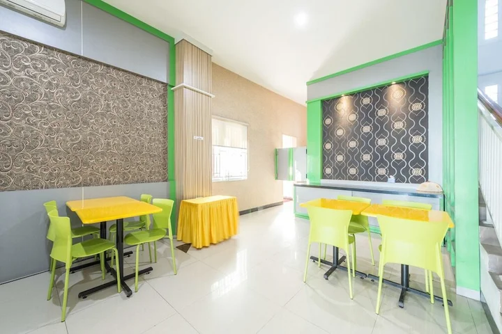 Палу: Airy Tatura Emmy Saelan 33 Palu