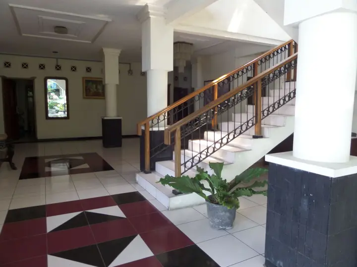Маланг: Hotel Armi