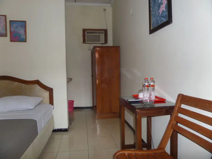 Маланг: Hotel Armi
