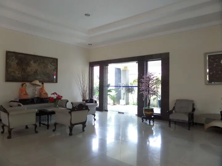 Маланг: Hotel Armi