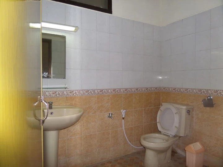 Маланг: Hotel Armi