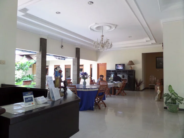Маланг: Hotel Armi