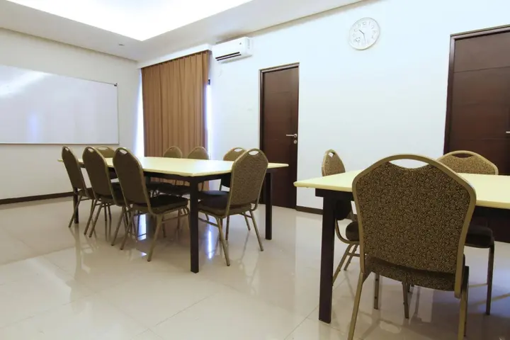 Сурабая: Airy Citraland International Surabaya