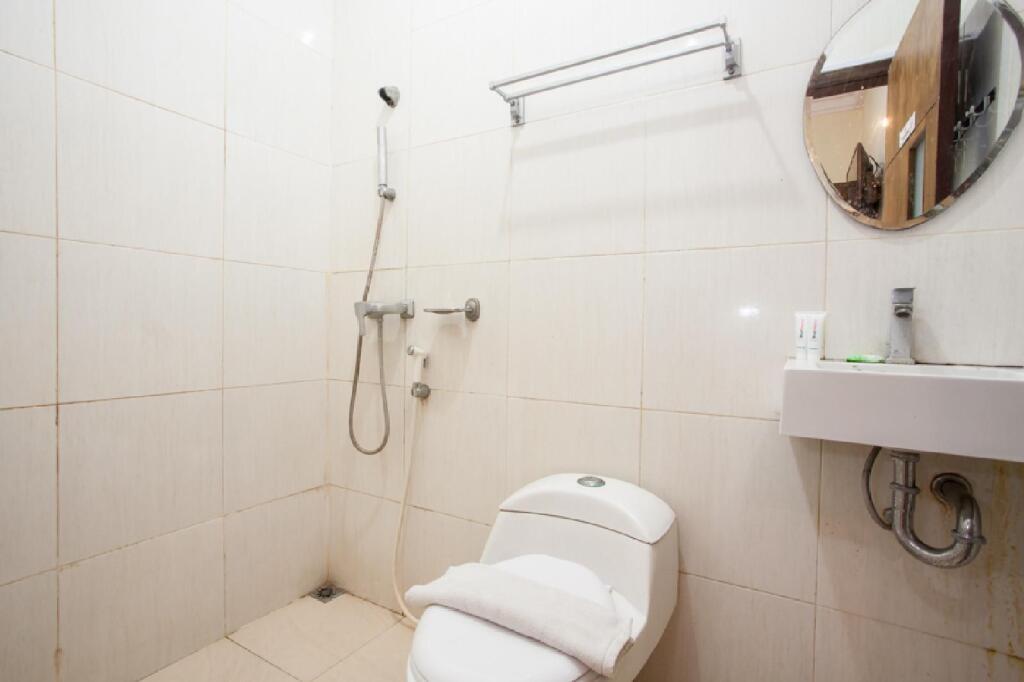 Сурабая: RedDoorz near Marvel City Mall