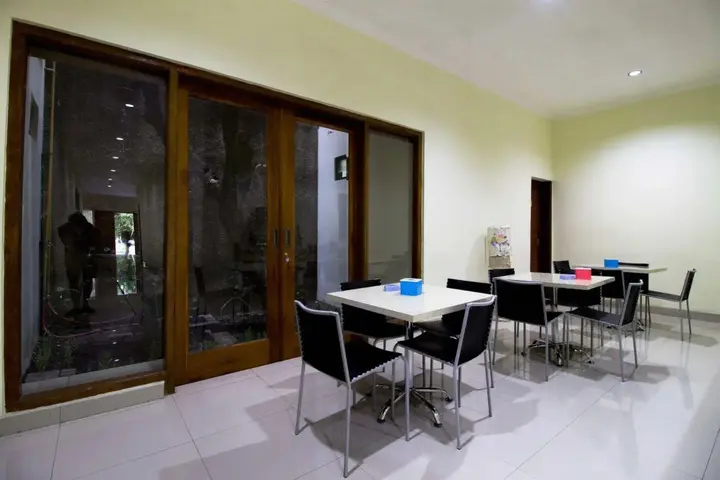 Сурабая: RedDoorz near Masjid Agung Surabaya