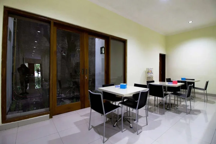 Сурабая: RedDoorz near Masjid Agung Surabaya