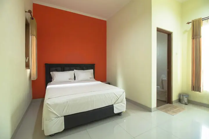 Сурабая: RedDoorz near Masjid Agung Surabaya