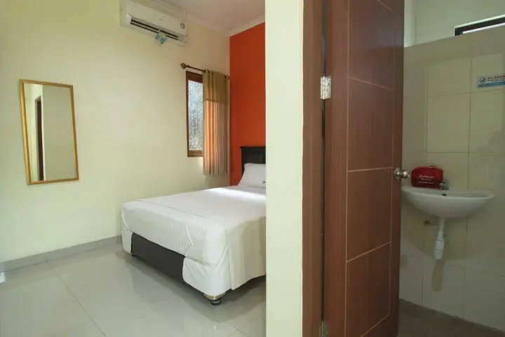 Сурабая: RedDoorz near Masjid Agung Surabaya