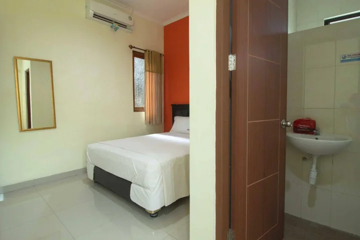 Сурабая: RedDoorz near Masjid Agung Surabaya