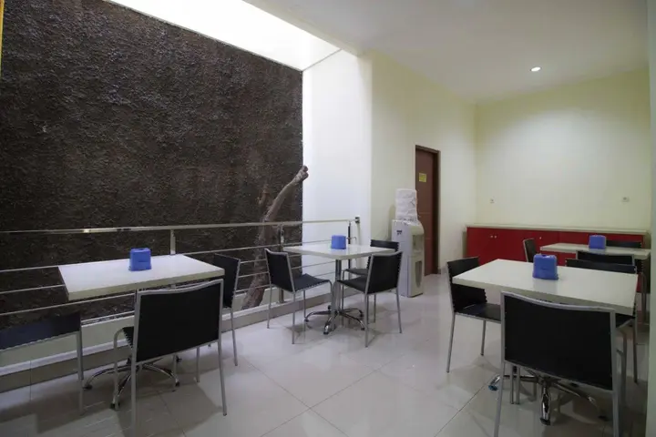 Сурабая: RedDoorz near Masjid Agung Surabaya