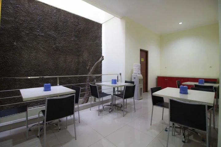 Сурабая: RedDoorz near Masjid Agung Surabaya