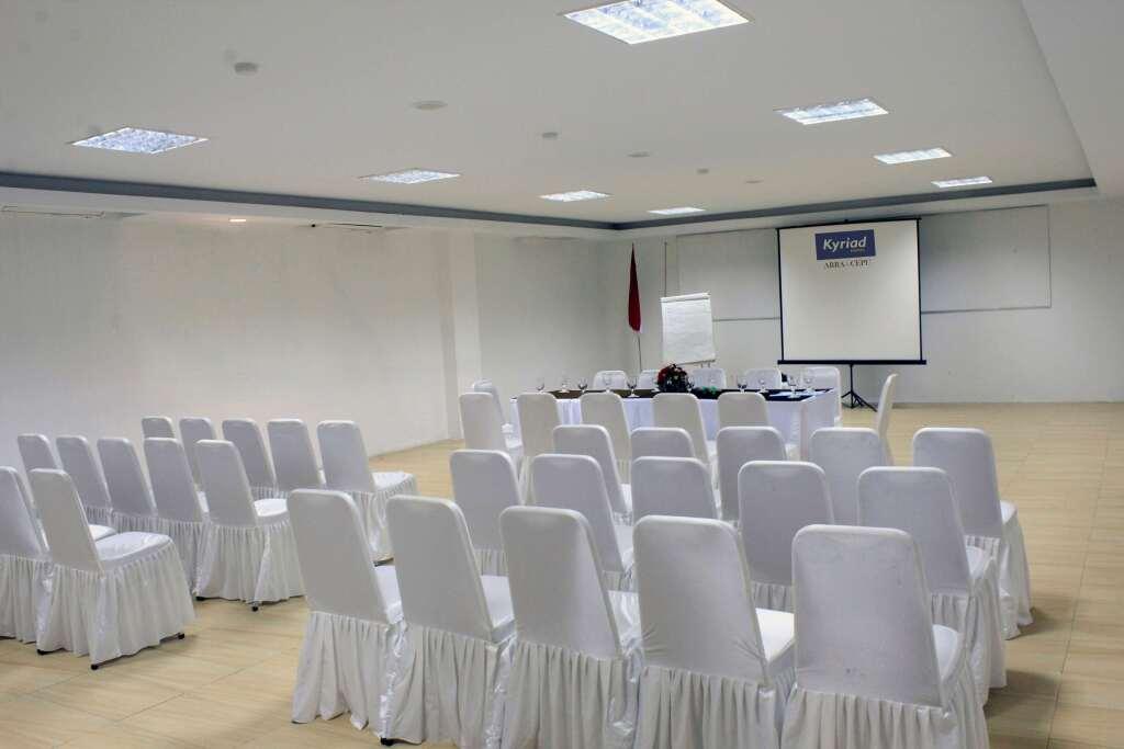 Блора: Kyriad Arra Hotel Cepu