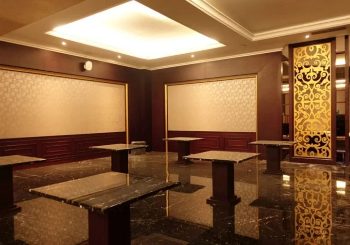Legok: The Grantage Hotel & Sky Lounge