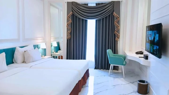 Legok: The Grantage Hotel & Sky Lounge