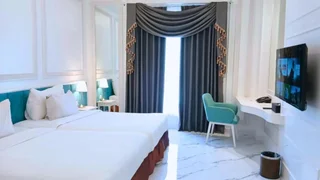 Legok: The Grantage Hotel & Sky Lounge