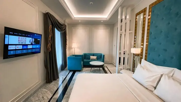 Legok: The Grantage Hotel & Sky Lounge