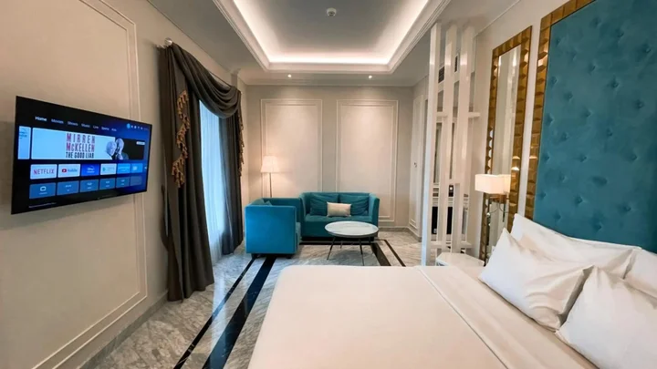 Legok: The Grantage Hotel & Sky Lounge