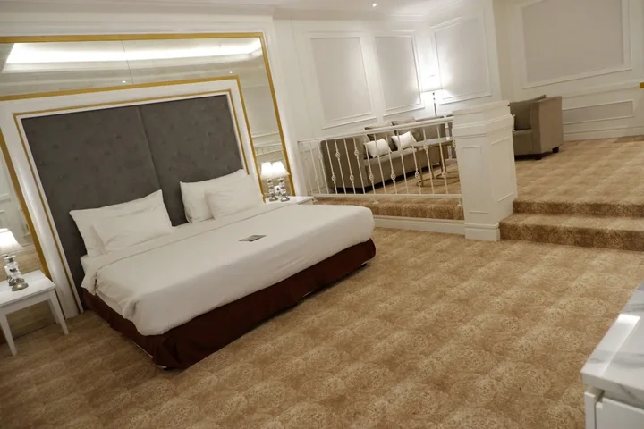 Legok: The Grantage Hotel & Sky Lounge