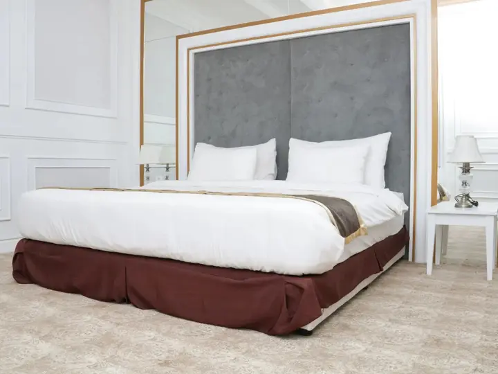 Legok: The Grantage Hotel & Sky Lounge