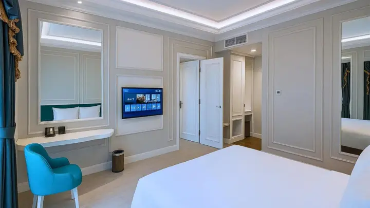 Legok: The Grantage Hotel & Sky Lounge
