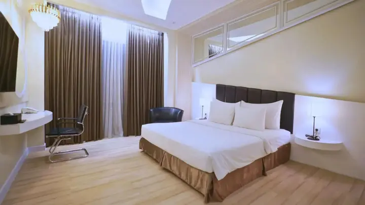 Legok: The Grantage Hotel & Sky Lounge