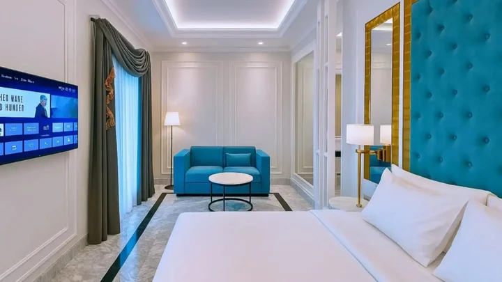 Legok: The Grantage Hotel & Sky Lounge