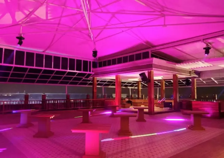 Legok: The Grantage Hotel & Sky Lounge
