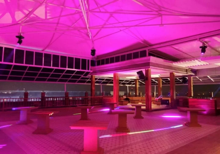 Legok: The Grantage Hotel & Sky Lounge