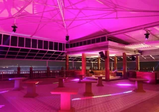 Legok: The Grantage Hotel & Sky Lounge