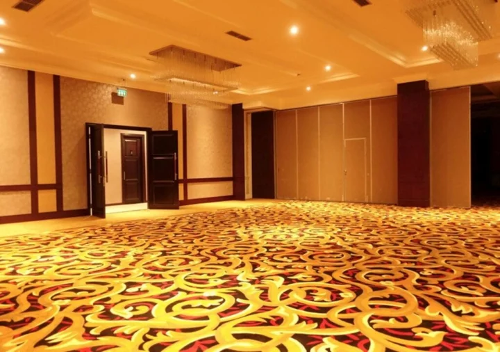 Legok: The Grantage Hotel & Sky Lounge