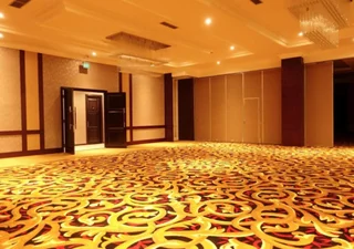 Legok: The Grantage Hotel & Sky Lounge
