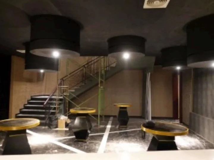 Legok: The Grantage Hotel & Sky Lounge