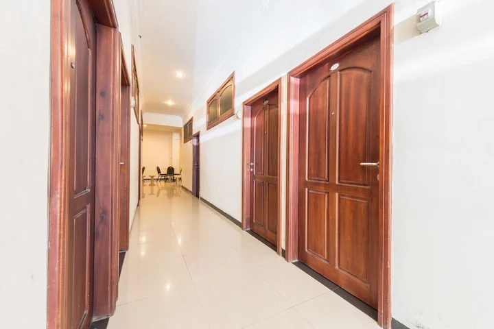 Палу: Airy Siranindi Sis Al Jufri 17 Palu