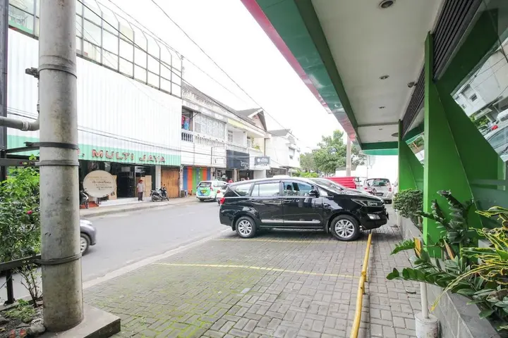 Маланг: Airy Alun Alun Malang Zainul Arifin 55