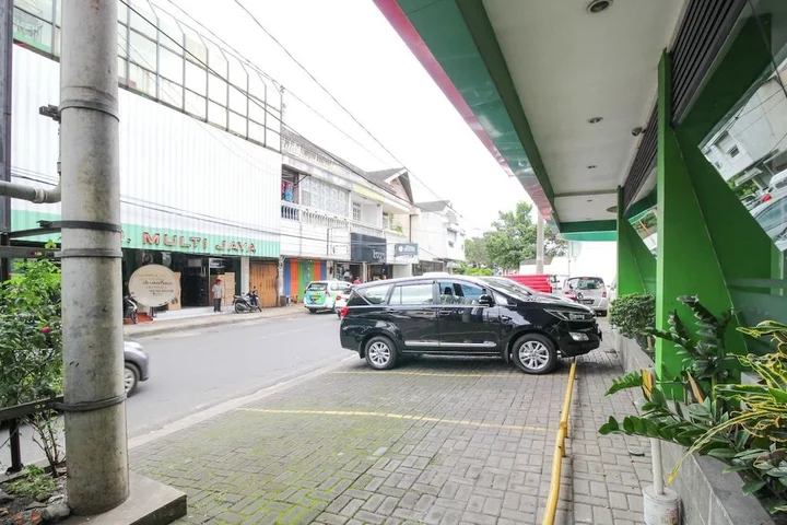 Маланг: Airy Alun Alun Malang Zainul Arifin 55
