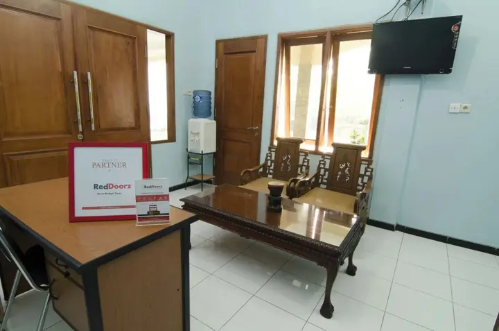 Сурабая: RedDoorz Near Ciputra World 2