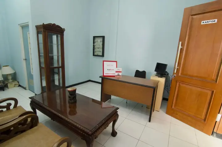 Сурабая: RedDoorz Near Ciputra World 2