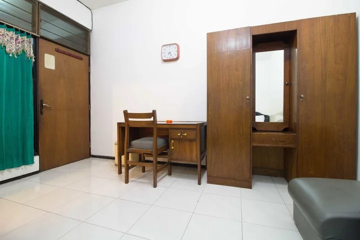 Сурабая: RedDoorz Dukuh Kupang