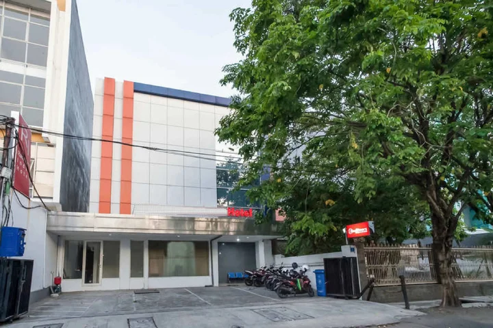 Сурабая: RedDoorz @ Panglima Sudirman