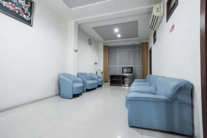 Сурабая: RedDoorz @ Panglima Sudirman