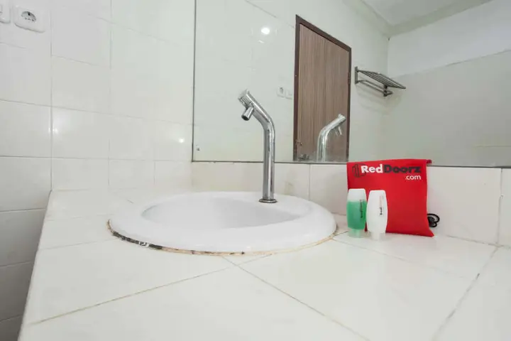 Сурабая: RedDoorz @ Panglima Sudirman