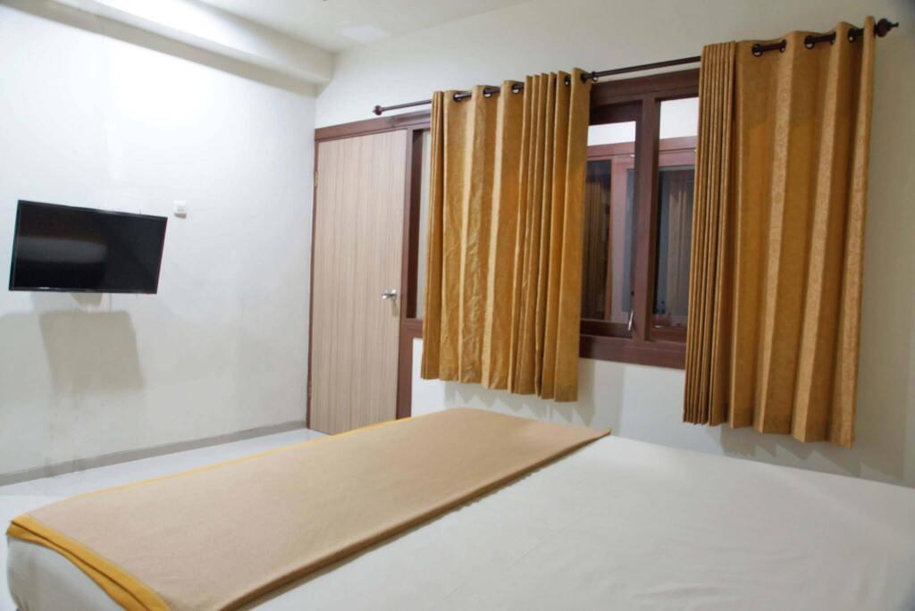 Сурабая: RedDoorz @ Panglima Sudirman