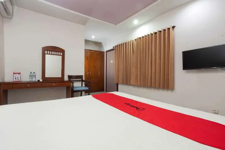 Сурабая: RedDoorz @ Panglima Sudirman