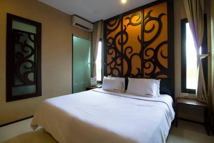 Сурабая: RedDoorz near Rungkut Industry