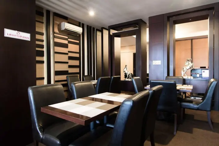 Сурабая: RedDoorz near Rungkut Industry