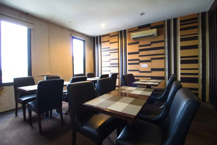 Сурабая: RedDoorz near Rungkut Industry