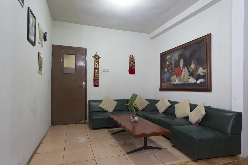 Депок: RedDoorz @ Tanah Baru Depok