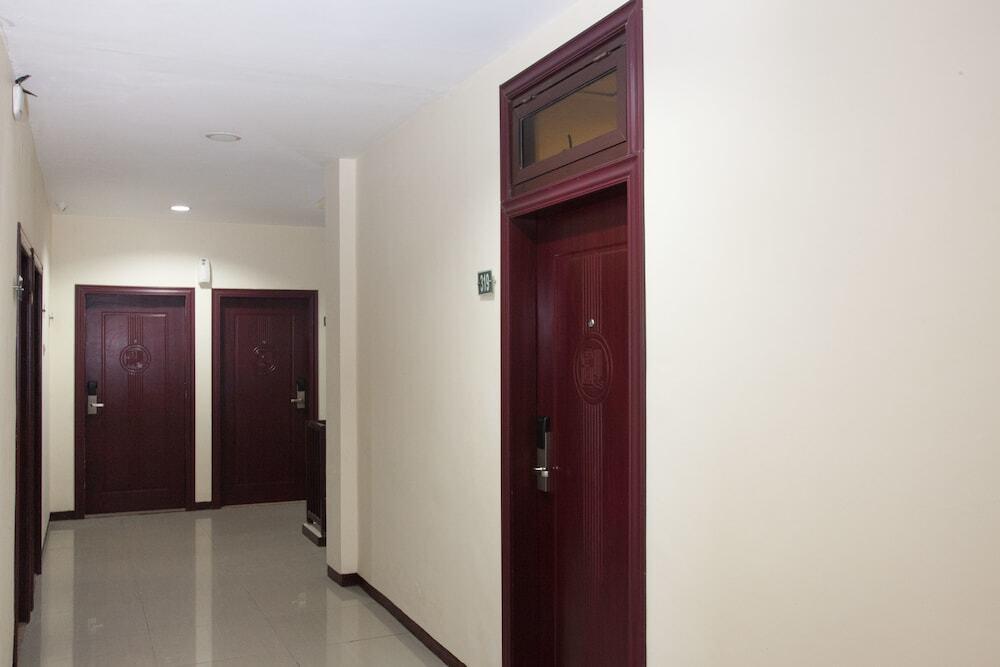 Сурабая: RedDoorz near Kawasan Industri SIER