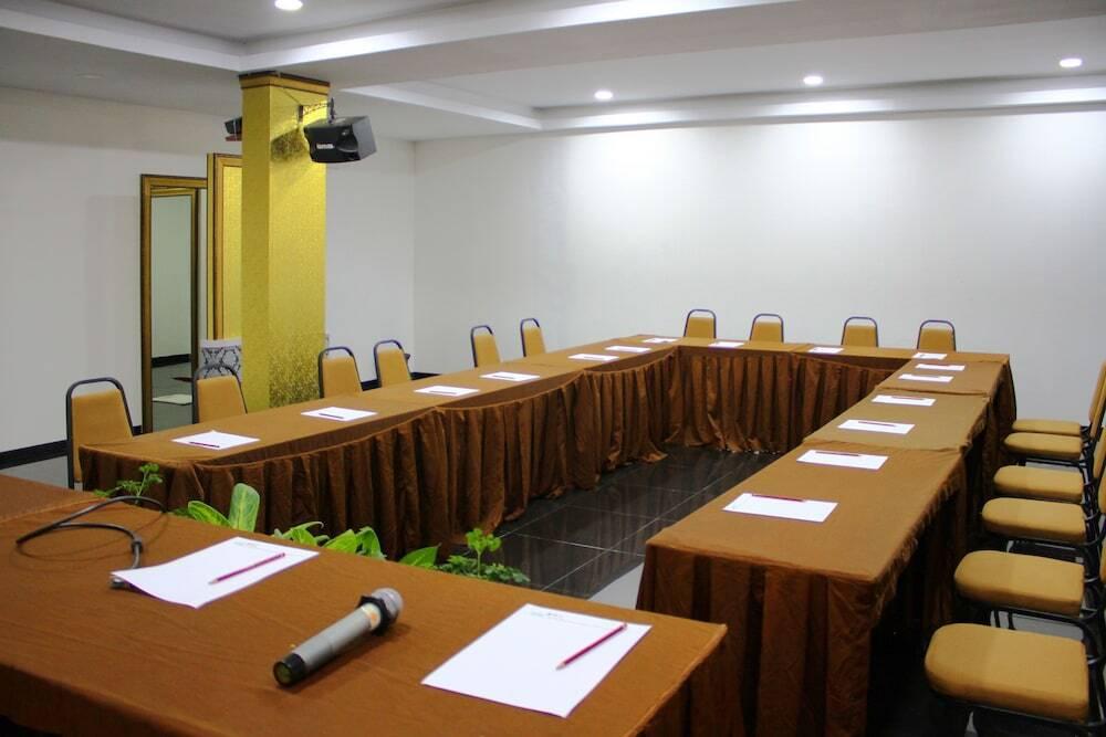 Батам: Seruni Internasional