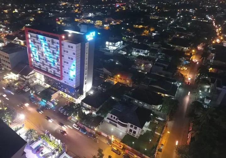 Палембанг: The 1O1 Palembang Rajawali